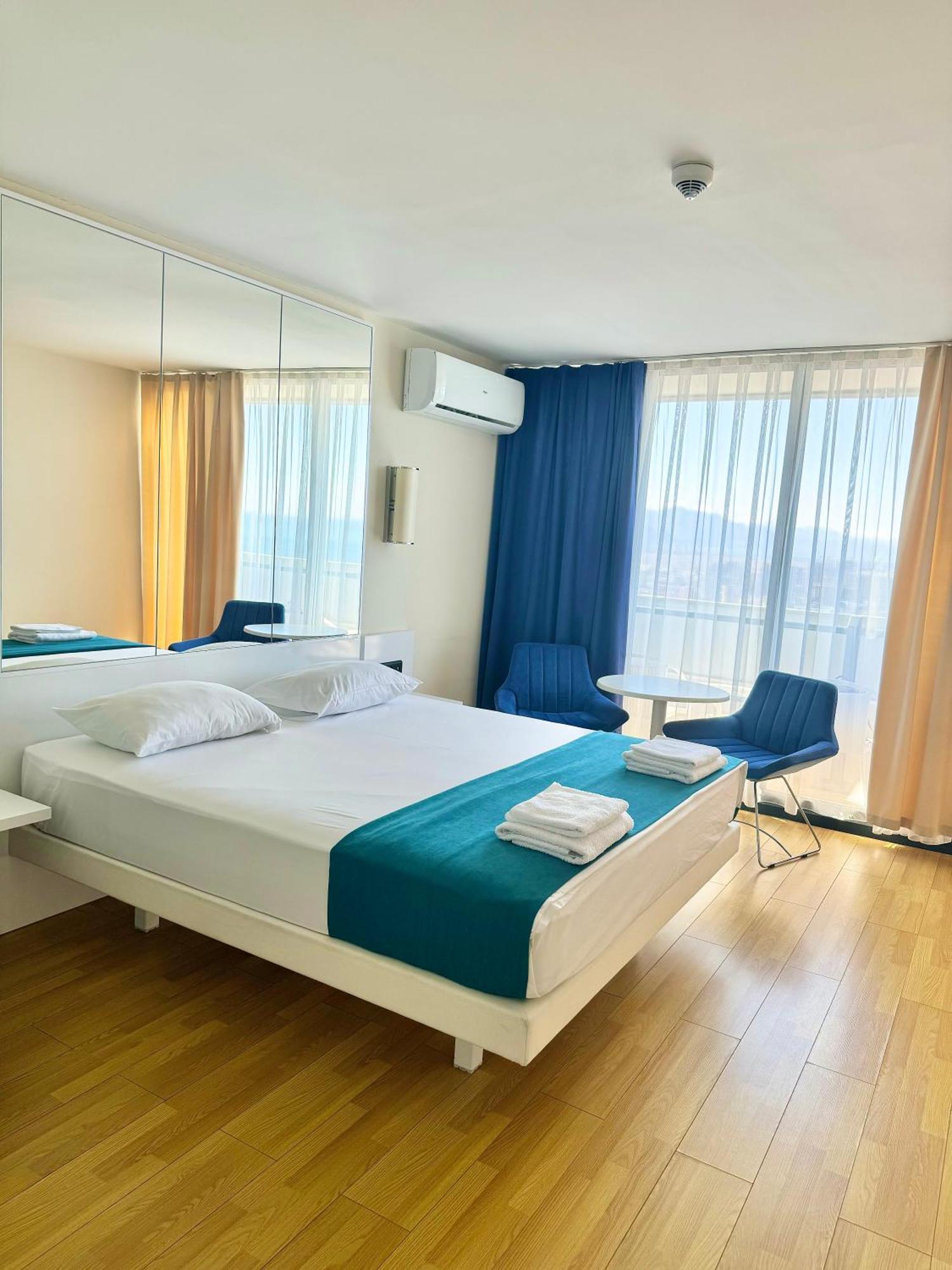 Lux Apartaments Batumi Exterior foto
